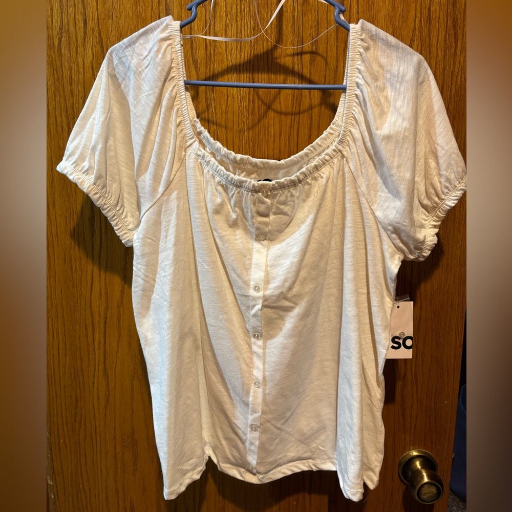 Women’s brand new white Sonoma top